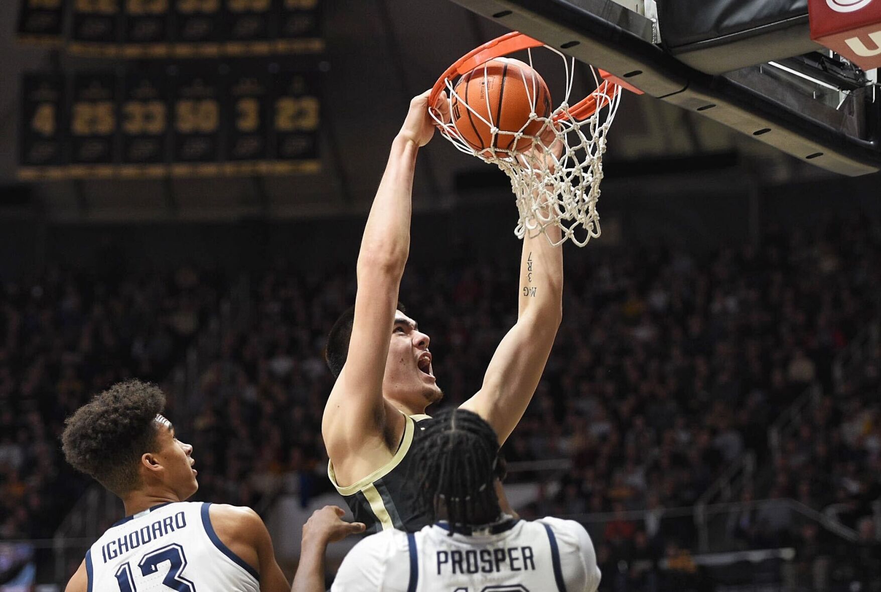 11/15/22 Marquette, Zach Edey Dunks | Basketball | Purdueexponent.org