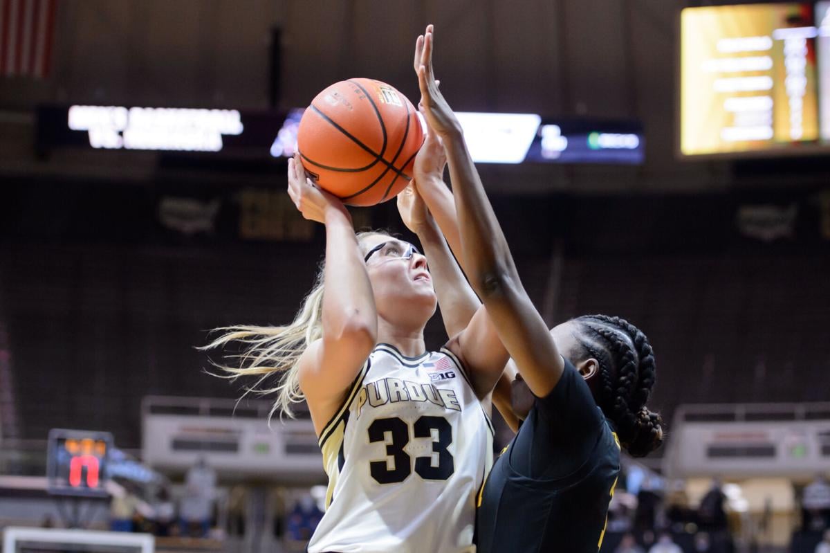 1/13/22 Iowa, Madison Layden layup
