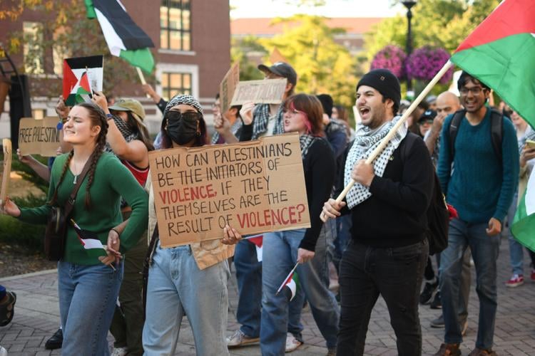 ‘Free Palestine’ protest brings nearly 200 people | Campus ...