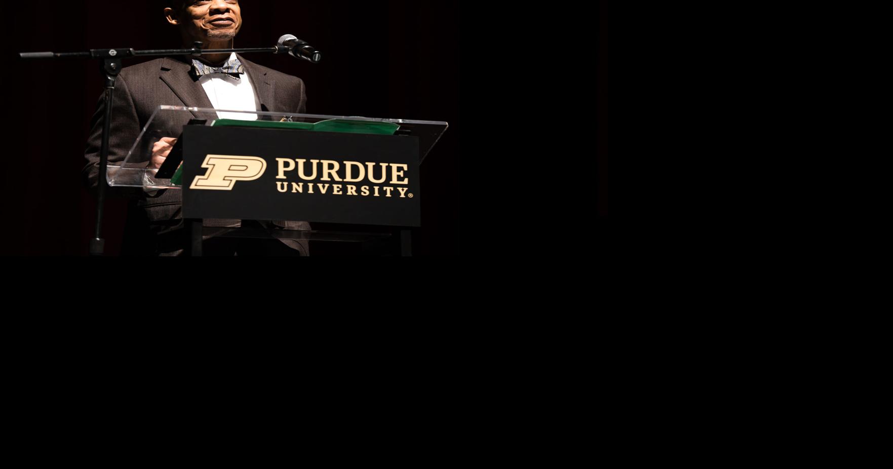 Professor John Gates makes speech before the show started Campus