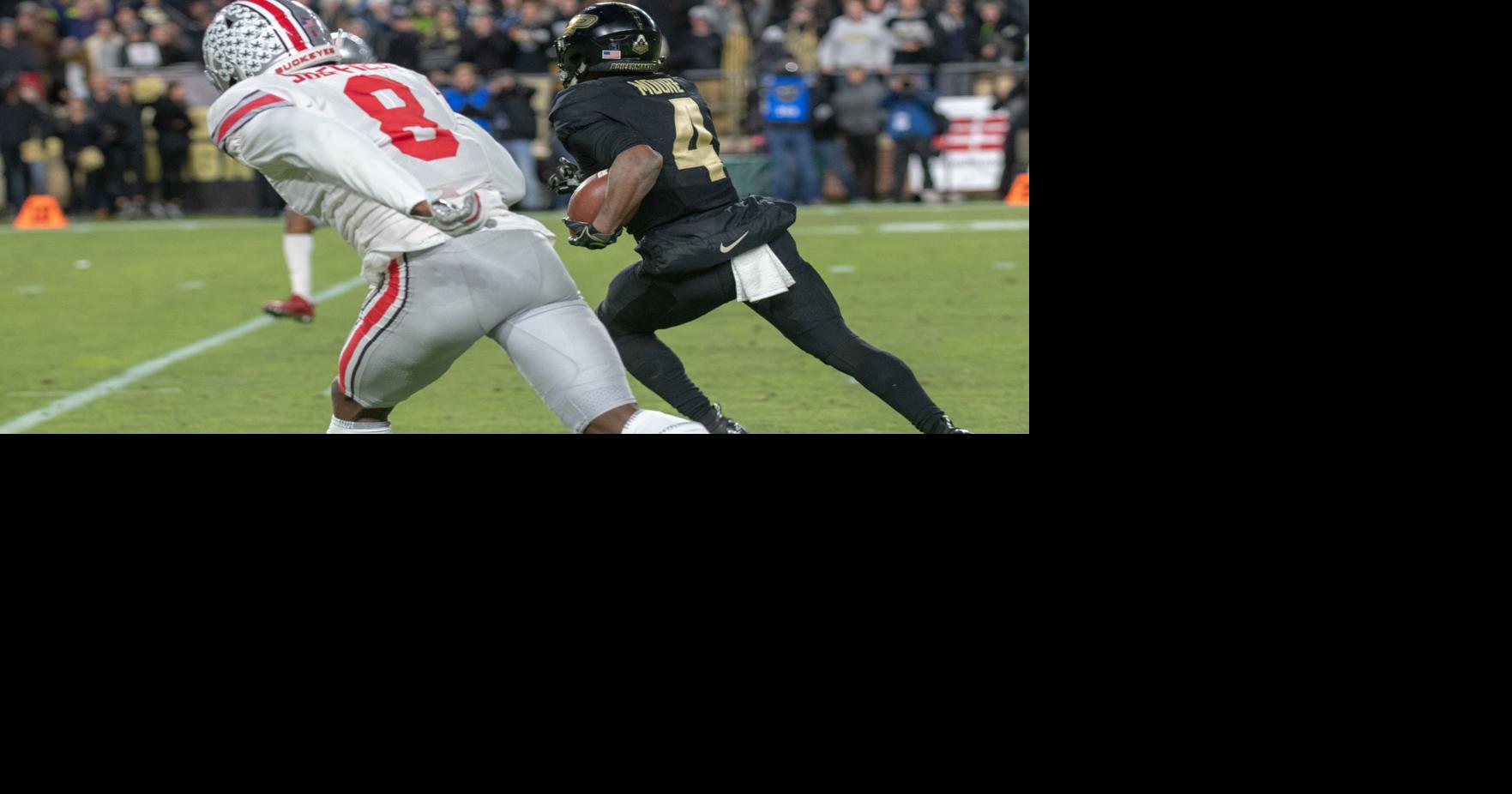 पूर्व पर्ड्यू फुटबॉल स्टार और एनएफएल खिलाड़ी रोंडेल मूर का 25 वर्ष की आयु में निधन हो गया