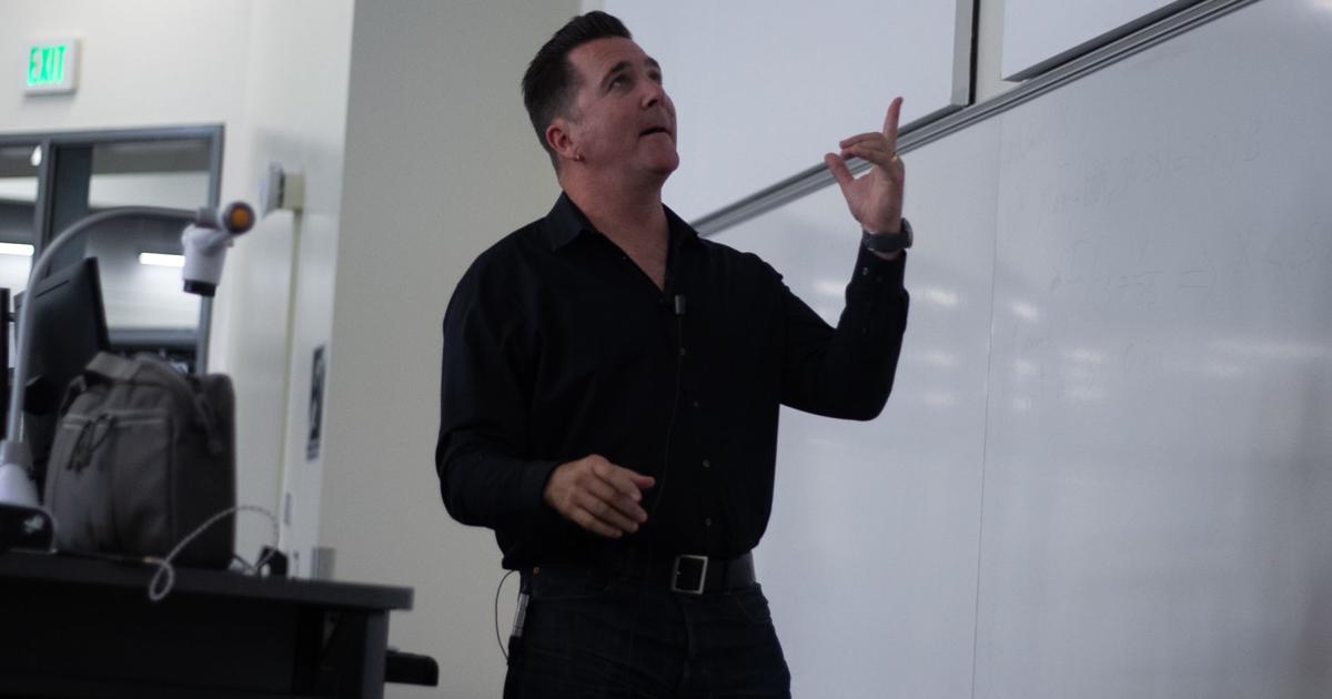 Peter Juarez NASA chief engineer talks to aero students | Campus | purdueexponent.org