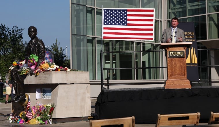 8/27/12 Neil Armstrong Memorial | Campus | purdueexponent.org