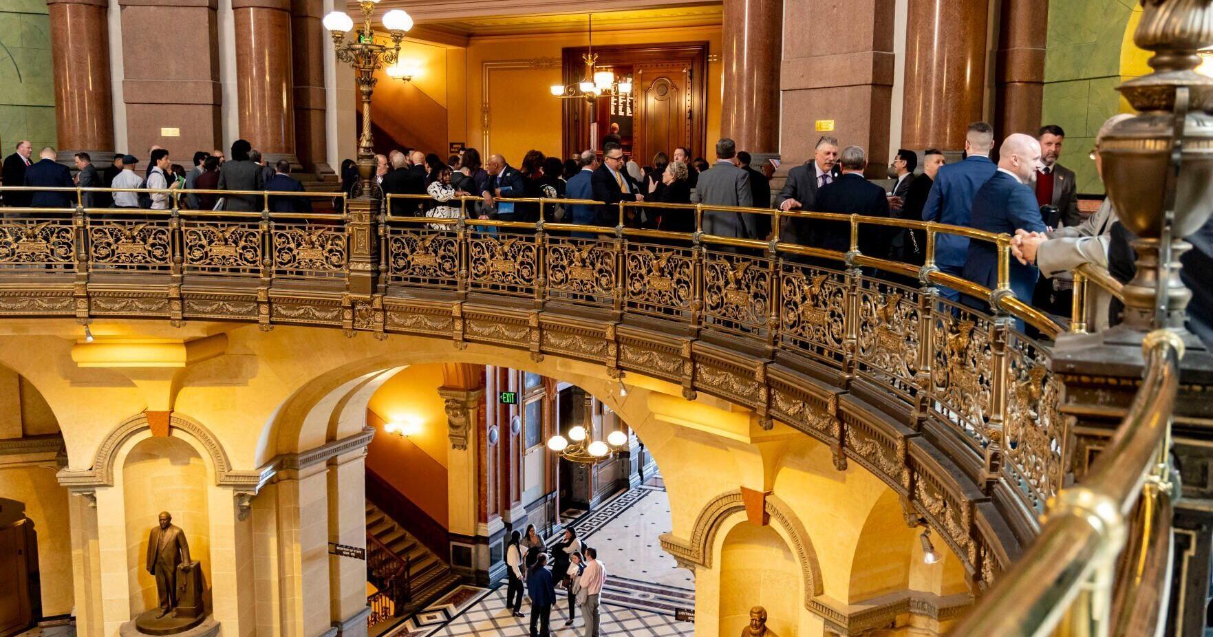 In early morning vote, Illinois House approves $53.1 billion state budget - Vimarsana News