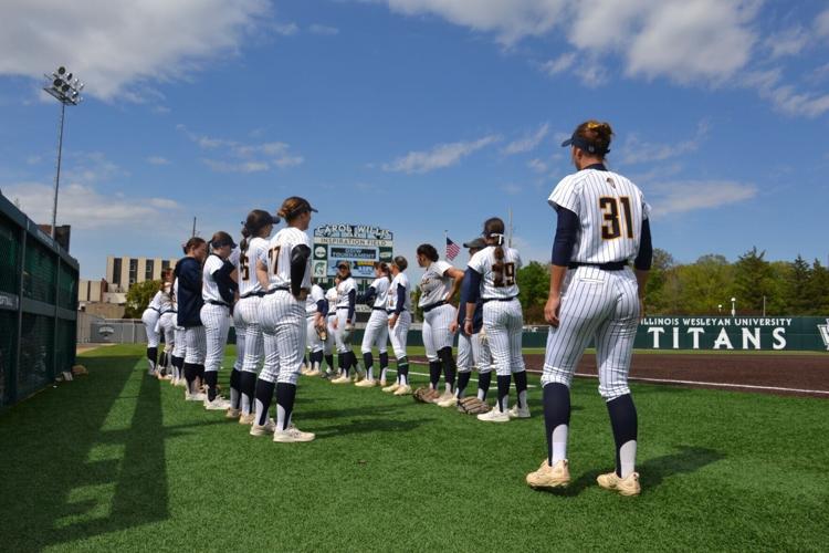 Softball concludes season in championship game against Illinois Wesleyan