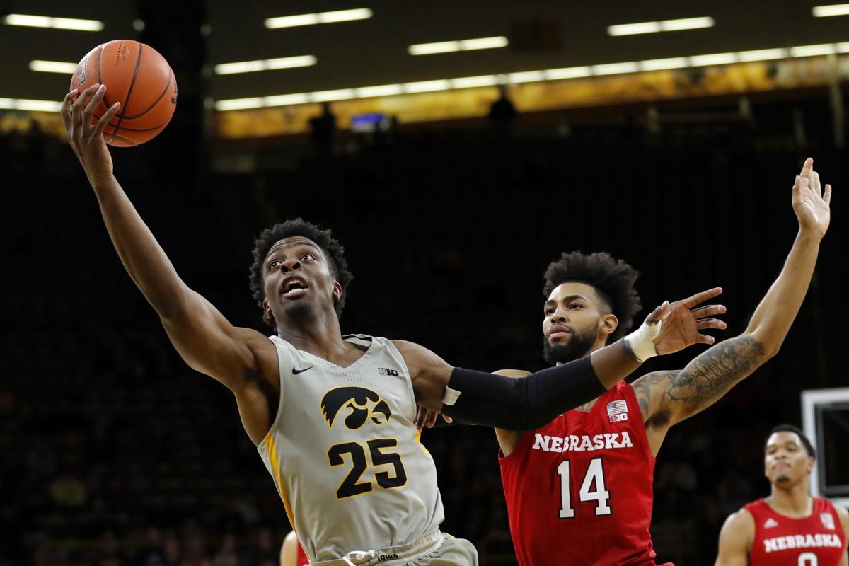 Hawks Hope To Shake Road Woes College Sports Qconline Com