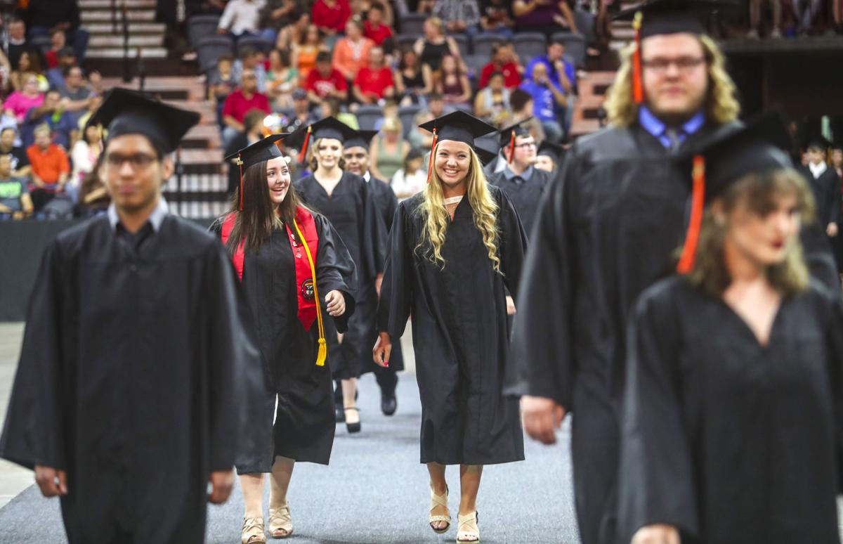 060219-mda-nws-uthsgrad-030
