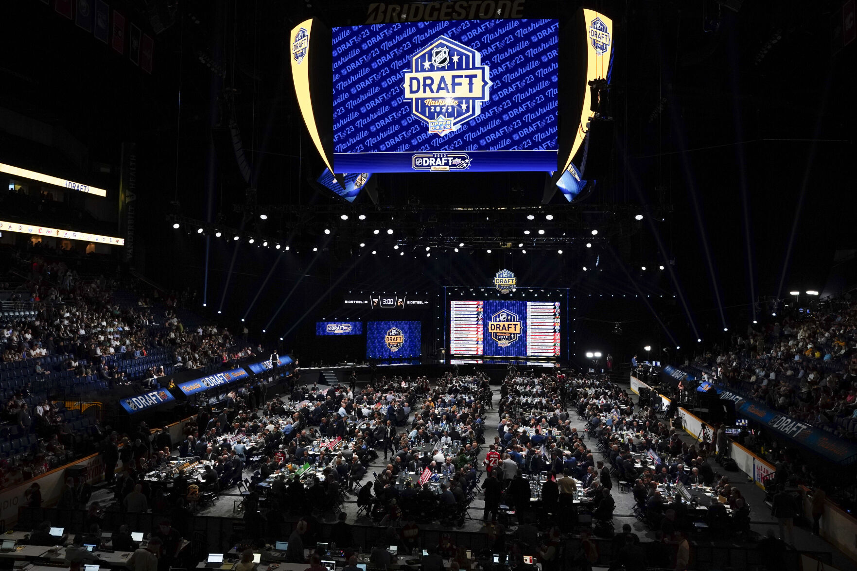 NHL draft wraps up with 11 picks for Chicago, dearth of trades