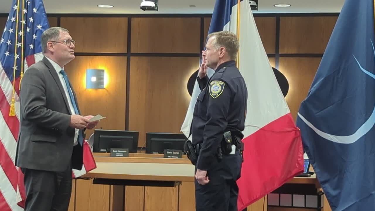 Bettendorf swears in new police chief Doug Scott