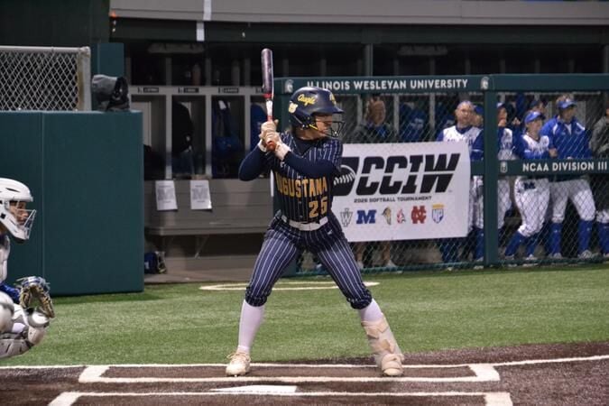 Softball defeats Millikin to advance in CCIW Tournament