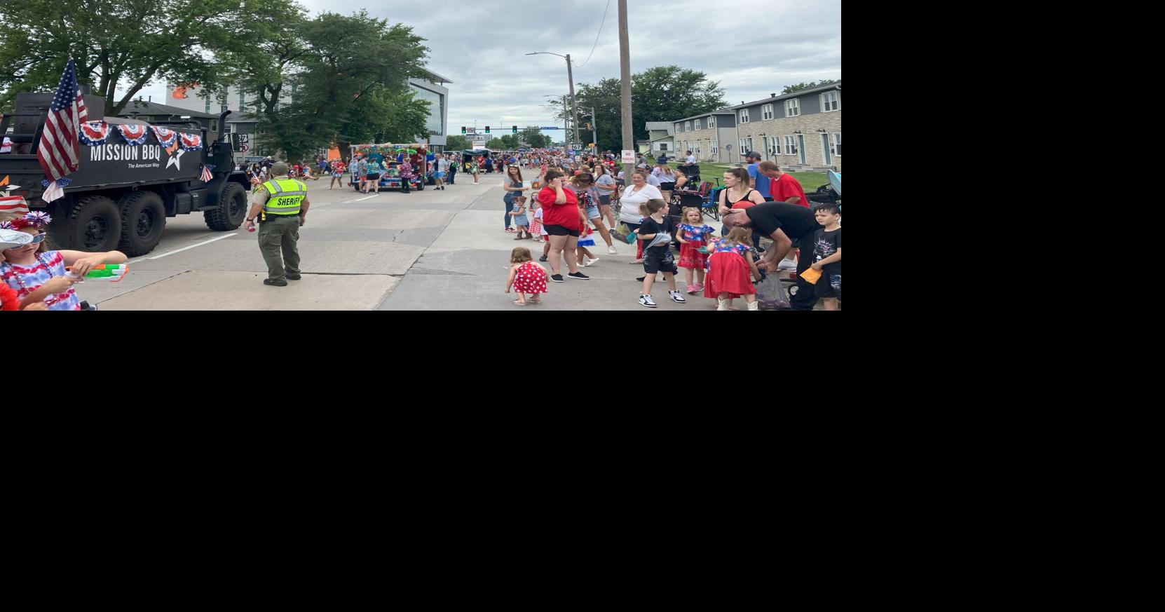 Bettendorf sees happy crowds at its Fourth of July parade