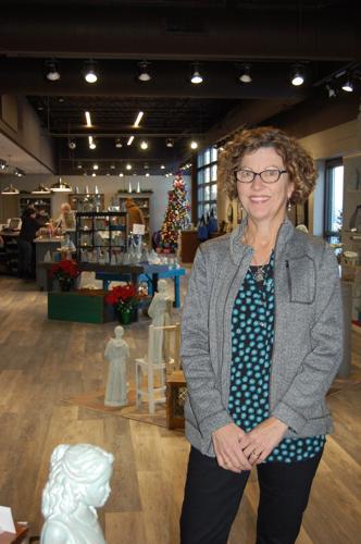 Isabel Bloom Unwraps Shiny New Davenport Showroom Life Qconline Com