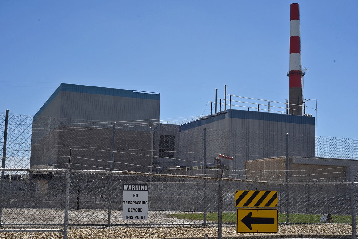 Exelon moving forward on shutting down Quad Cities, Clinton nuclear plants