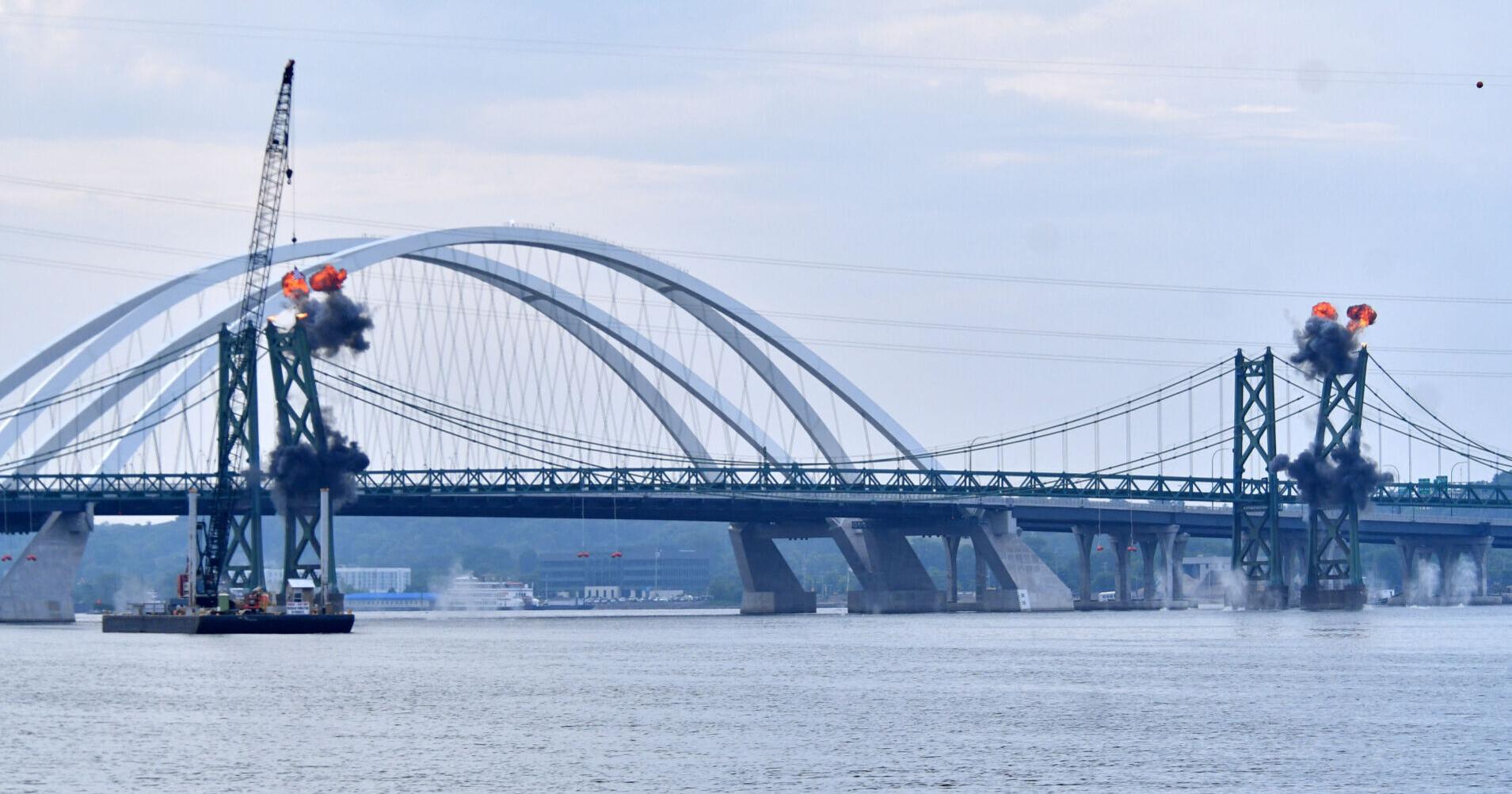Remaining I-74 bridge towers to explode later this month; new bridge to close for one hour - Vimarsana News
