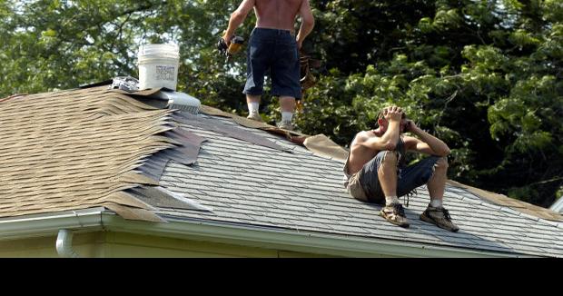 Roofer dies after ladder touches live electric wire