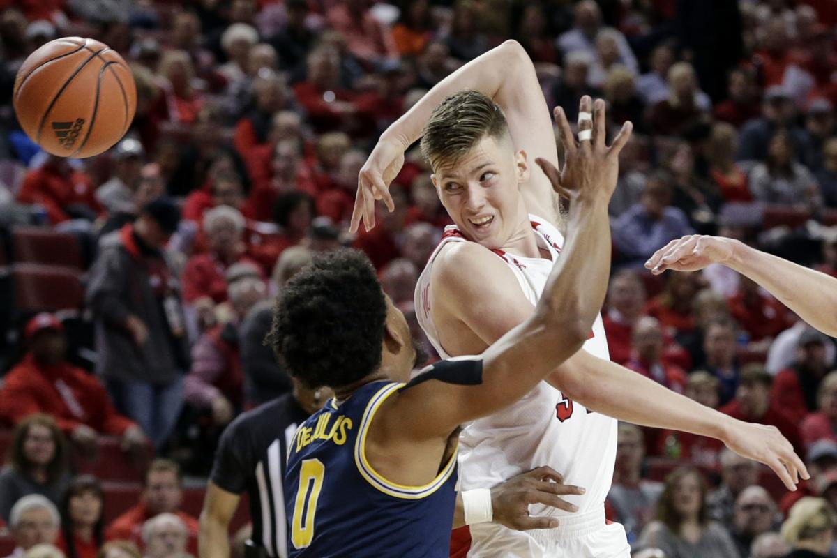 Nebraska At Iowa At A Glance Basketball Qconline Com