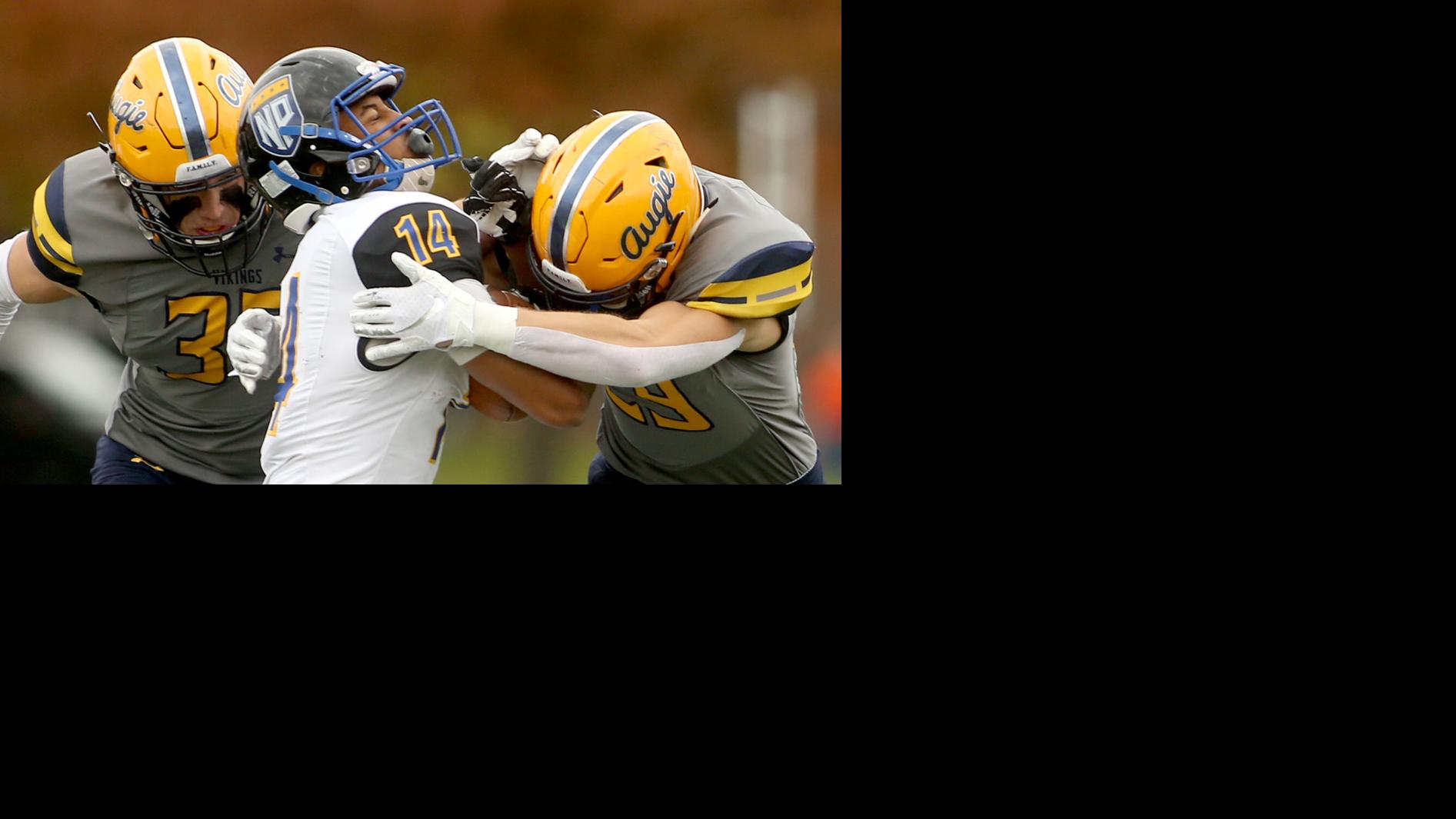 In Physically Dominating Fashion Augie Powers To 71 0 Victory College Qconline Com
