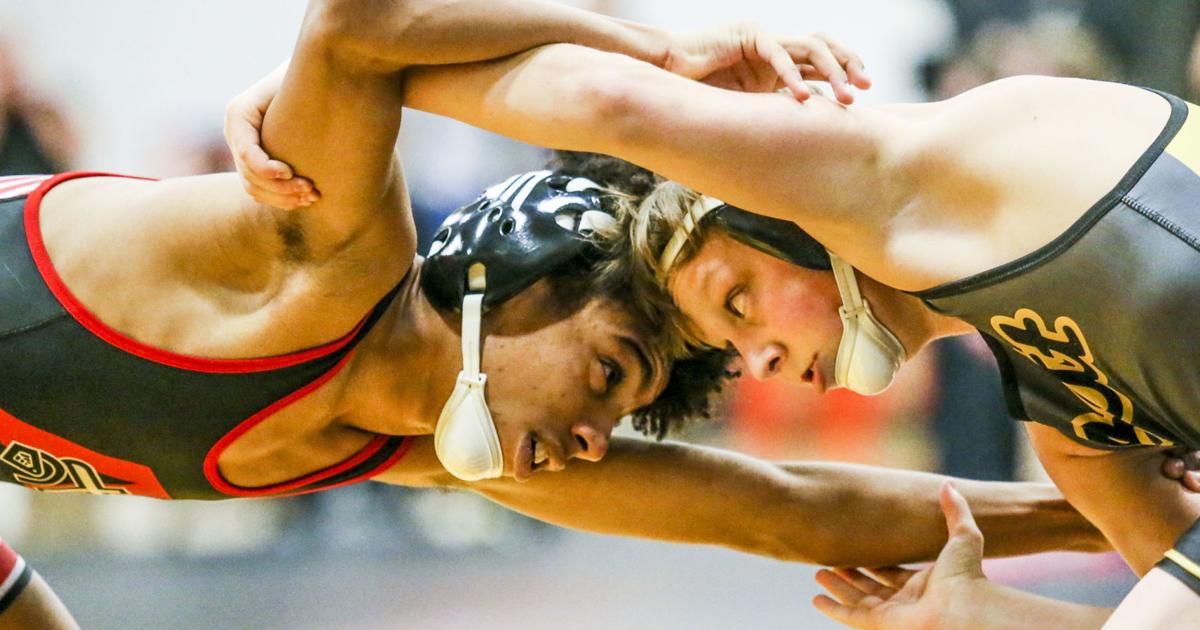 Photos MAC wrestling tournament