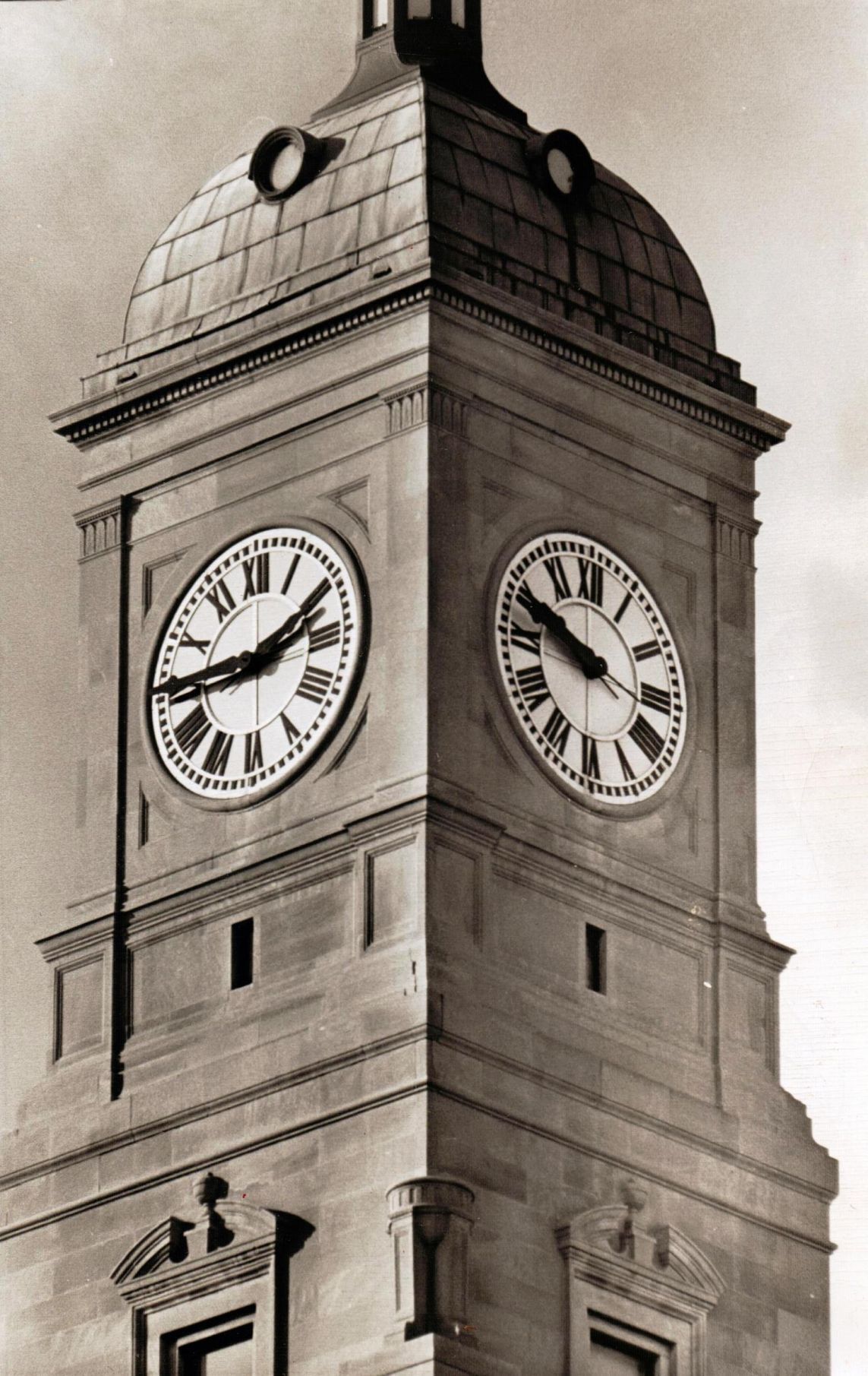 19700109 -- Davenport Bank & Trust Co. Building