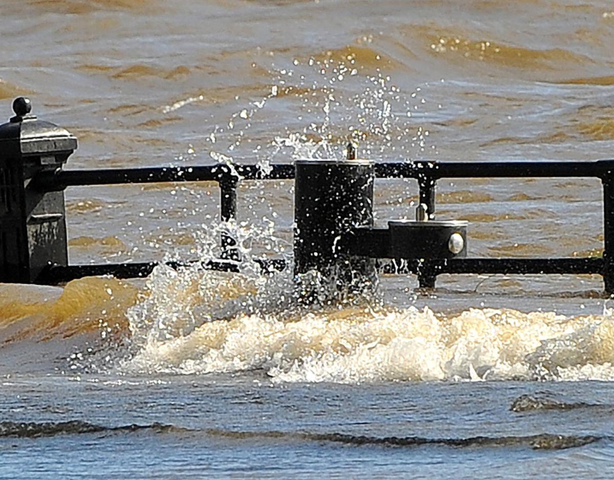 Flood waters and wind on the Davenport Levee