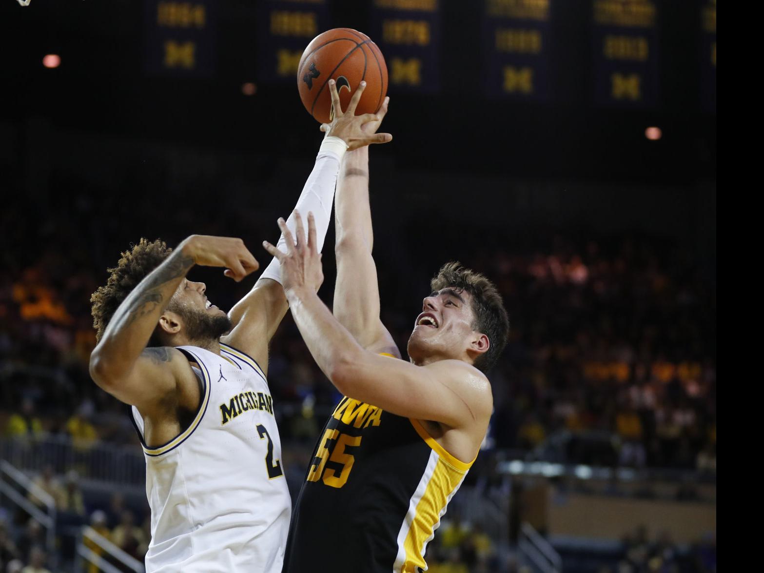 Garza S Record Setting Night Not Even Enough For Hawkeyes