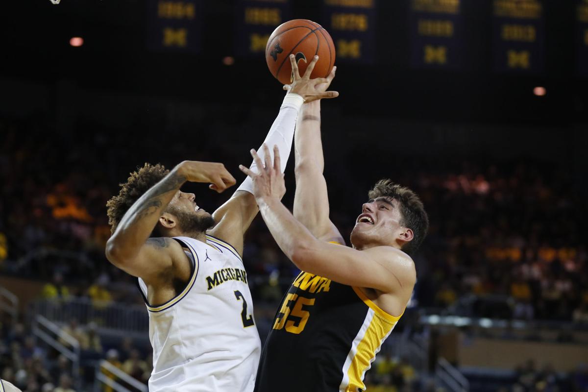 Garza S Record Setting Night Not Even Enough For Hawkeyes