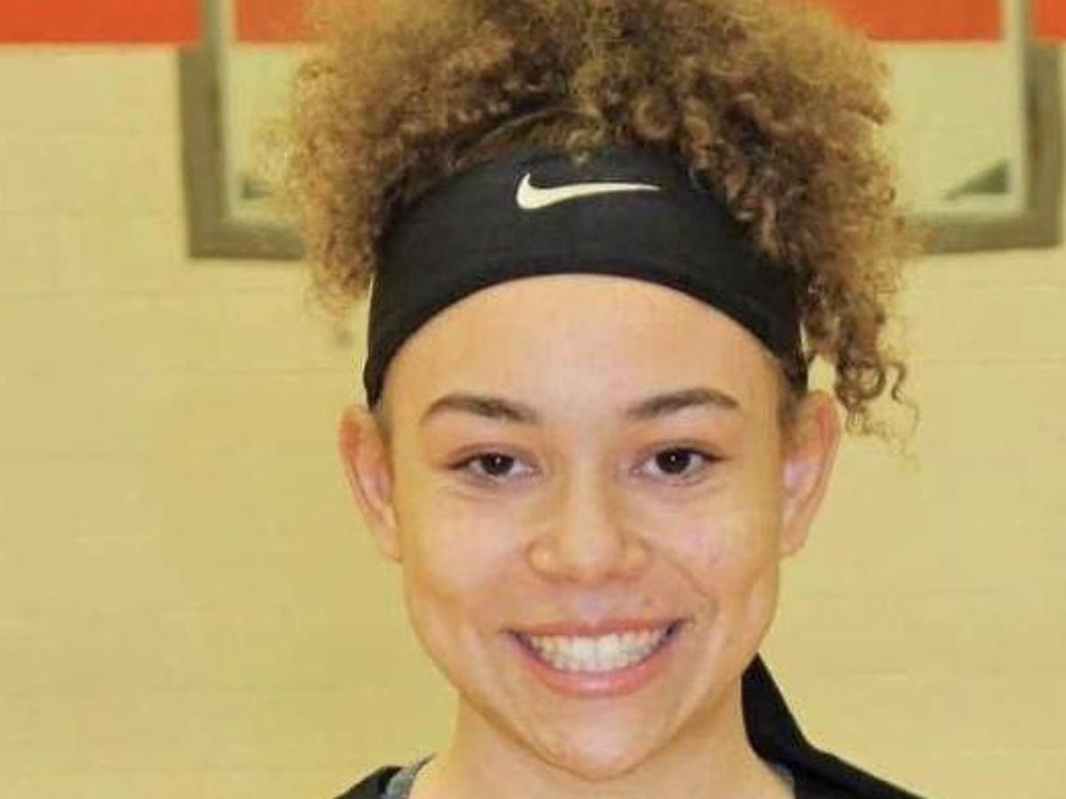 Bell S 1 000th Career Point Helps Carry Panthers Past Sterling Basketball Qconline Com