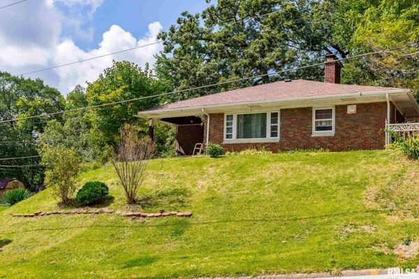 3 Bedroom Home in East Moline - $94,500