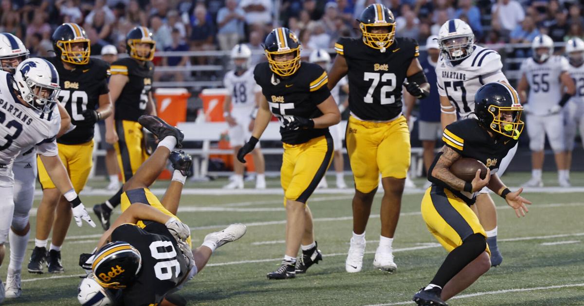 082826-qc-spt-football 0207.jpg