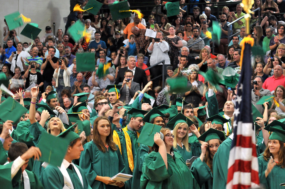 Class of 2015 graduates in Geneseo