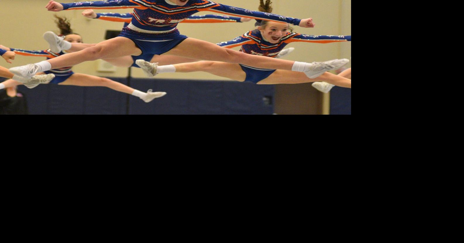 Lexington, Pontiac advance Knoxville Sectional Cheerleading