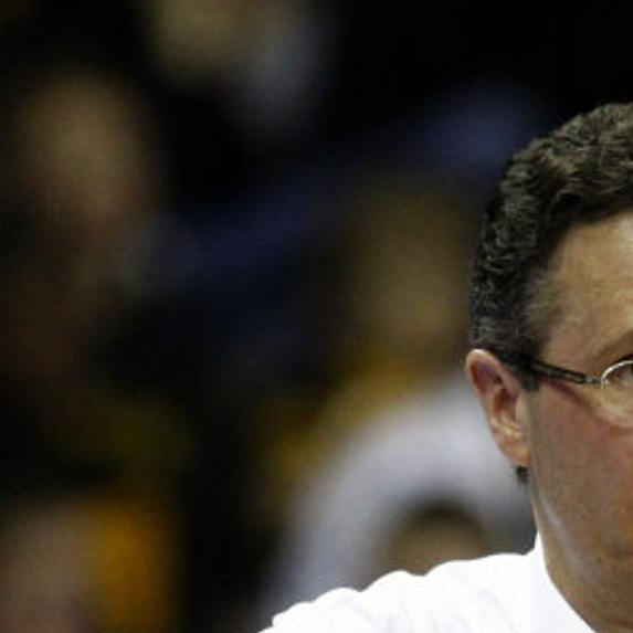 Iowa Basketball Coach Fired After 10 20 Season Sports Qconline Com