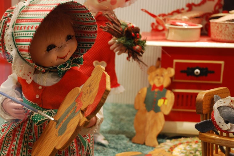 Von Maur Christmas display stirs memories, joys
