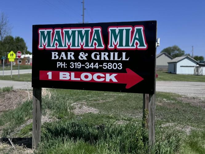 mamma mia bar & grill sign.jpg