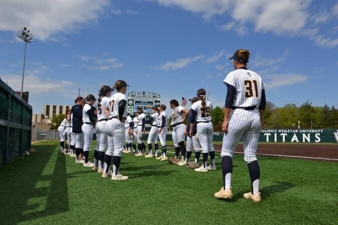 Softball concludes season in championship game against Illinois Wesleyan