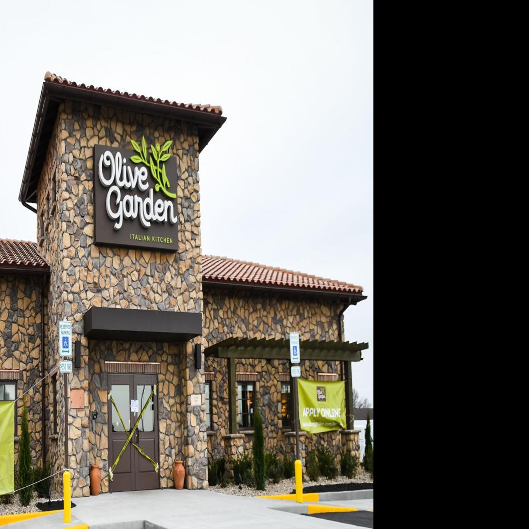 Grand Opening Ribbon Cutting For Olive Garden Moline Business