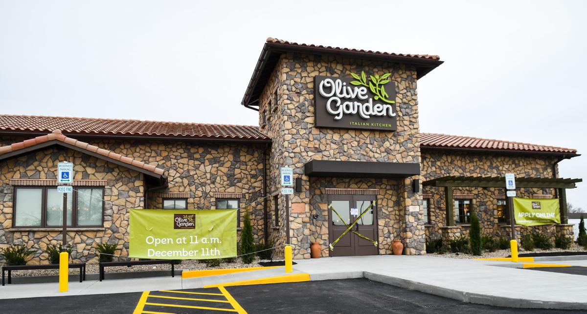 Grand Opening Ribbon Cutting For Olive Garden Moline Business