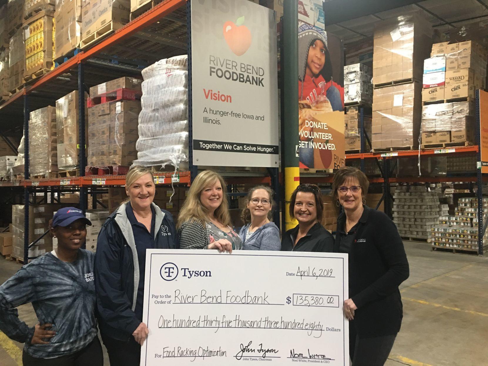 Tyson Foods Awards 135 280 Grant To River Bend Foodbank Copy Local News Qconline Com Voir cette épingle et d'autres images dans christmas tree par lisa. dispatch argus