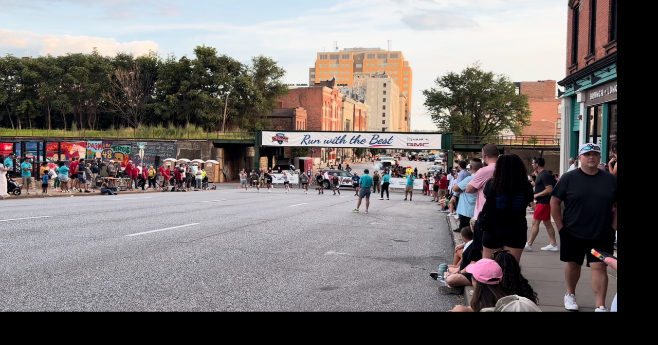 Watch as a group of runners race up Brady Street at the MercyOne Genesis Brady Street Sprints