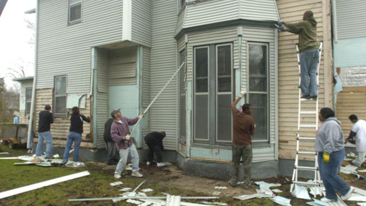 An A Peel Ing Task Unveiling Uncovers Motherlode Of Architectural History Life Qconline Com