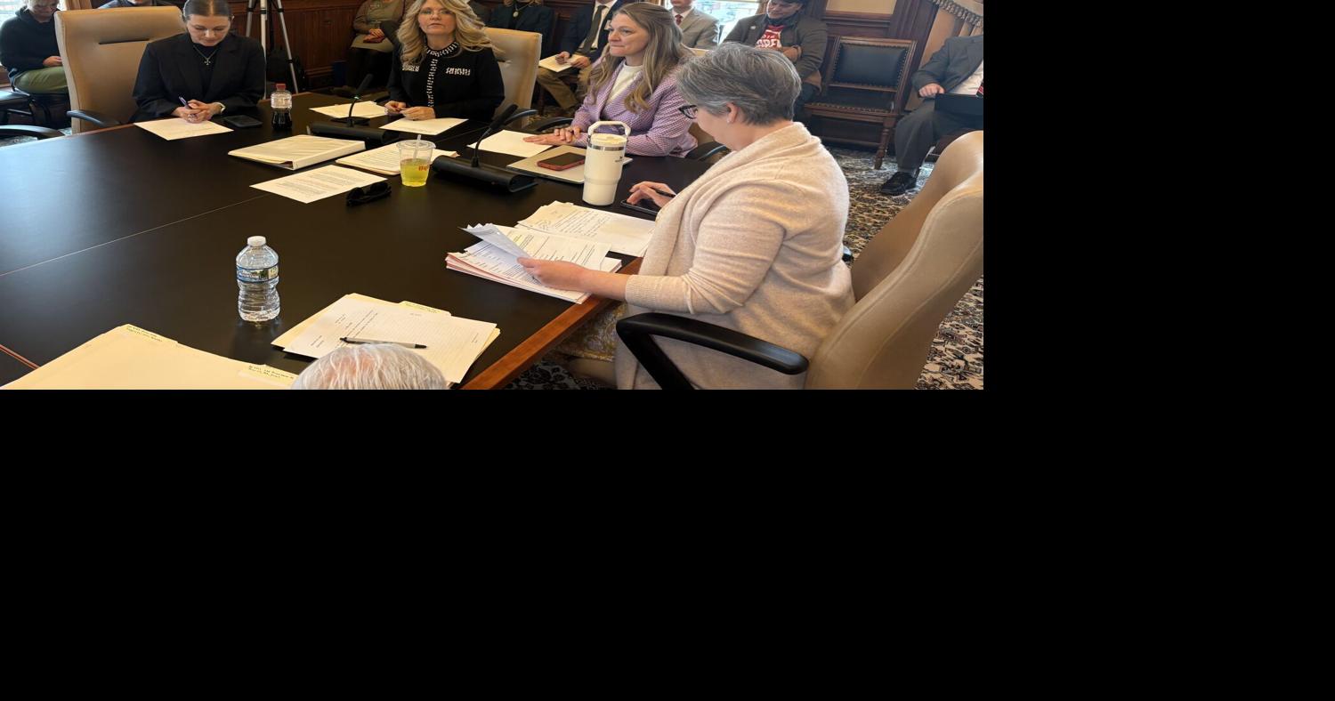 Iowa Republican lawmakers move to end school vaccine requirements