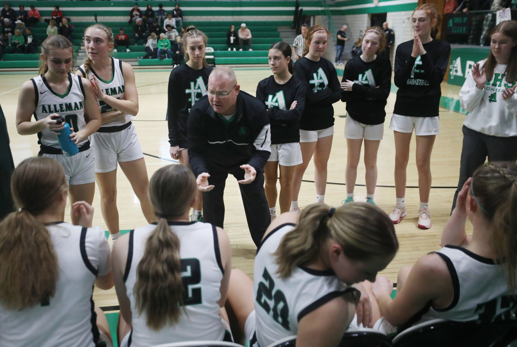 Alleman’s Ford Secures 400th Win Against Former Team: Pioneers Triumph with Tremendous Second Half Performance