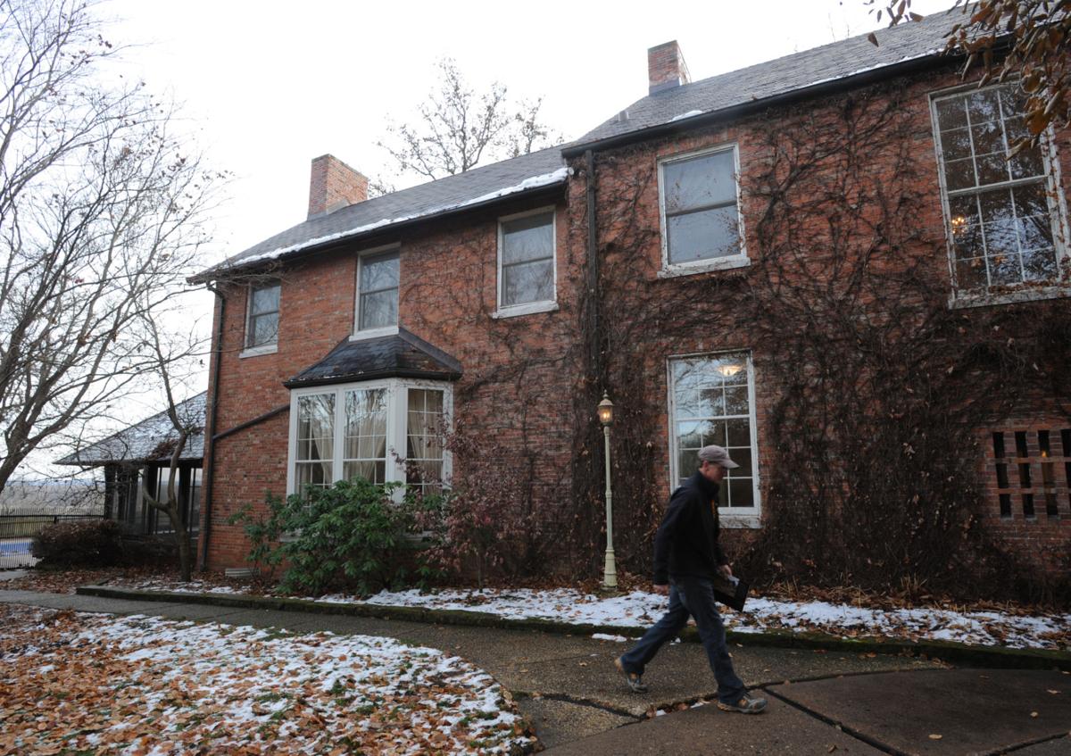 The 'Hewitt Mansion' photo tour Life