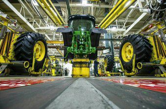 Earns Deere & Co.