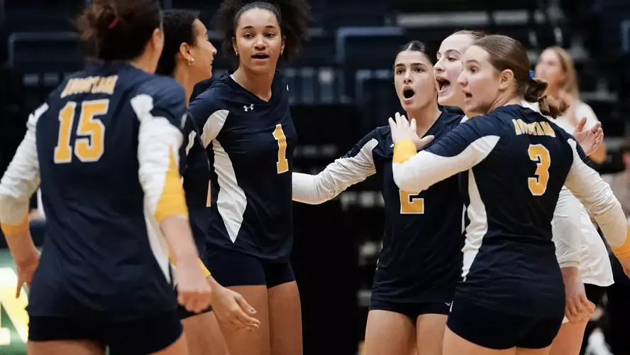 Women’s volleyball picks up two wins on day one of Augustana Invitational