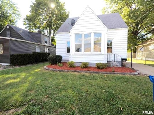 2 Bedroom Home in Moline - $74,000