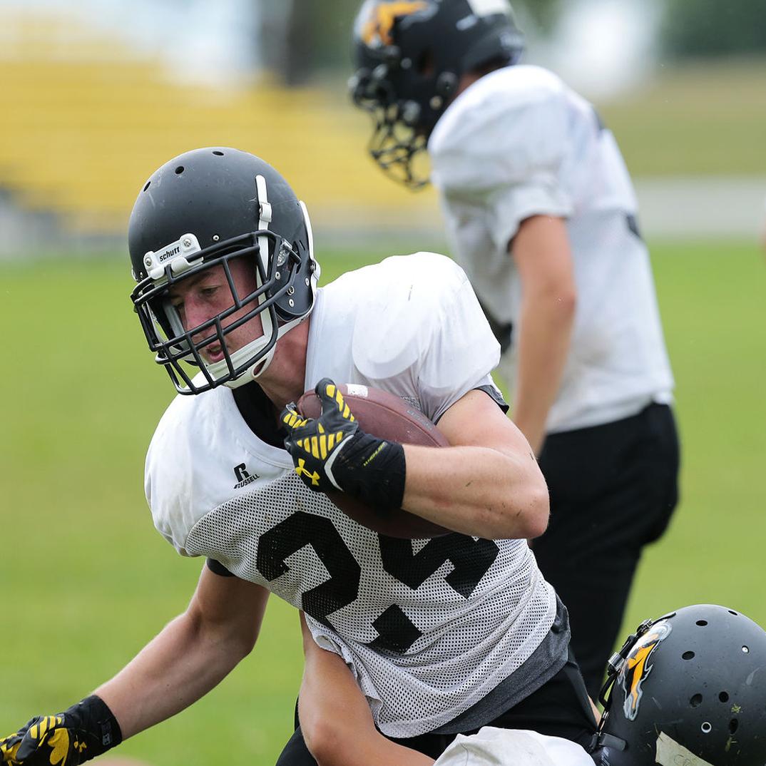 Bro Mance Defines The Riverdale Backfield Qc Prep Sports Qconline Com