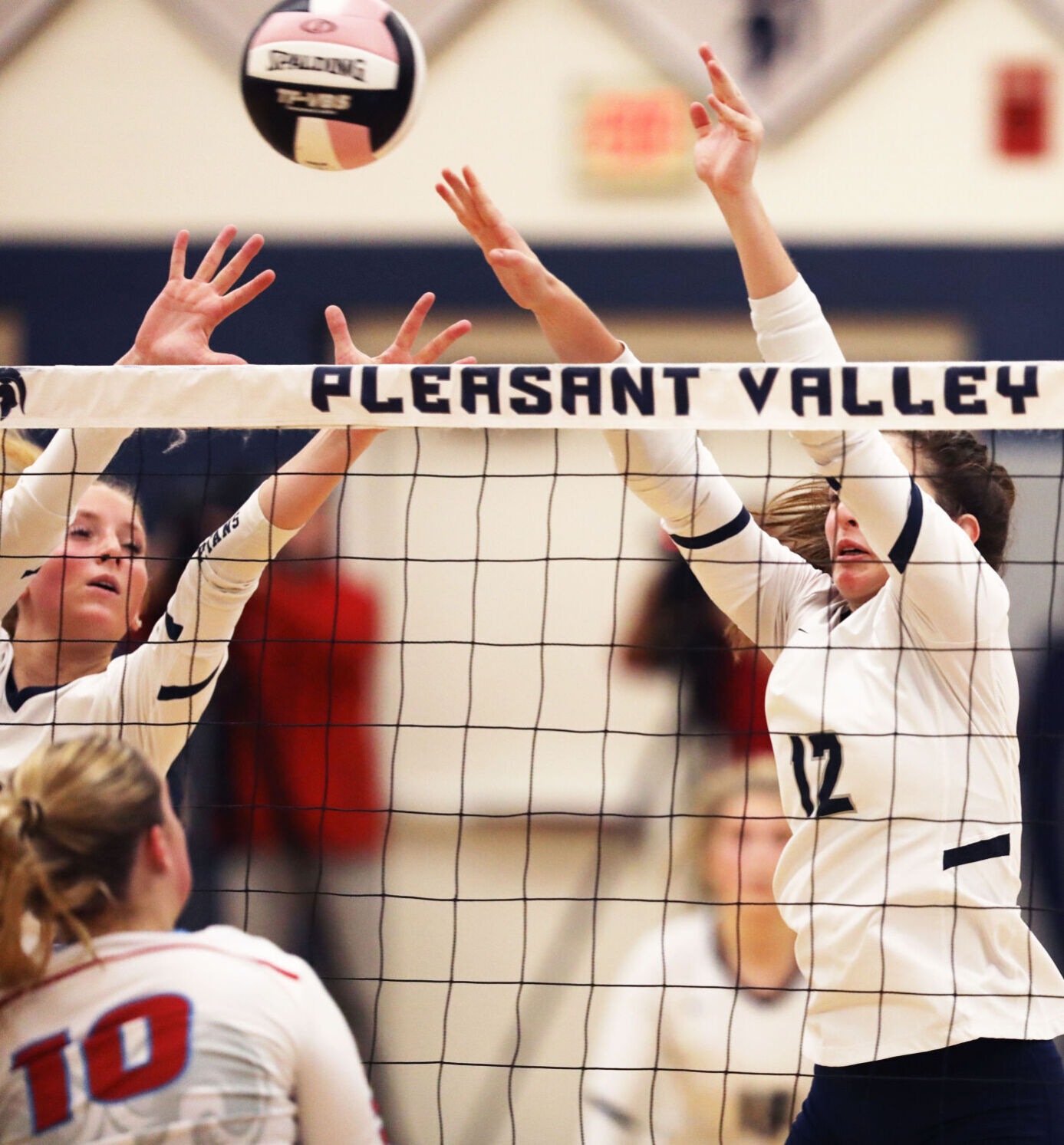 Pleasant Valley Clinches Class 5A Region 5 Title in Thrilling Five-Set Match