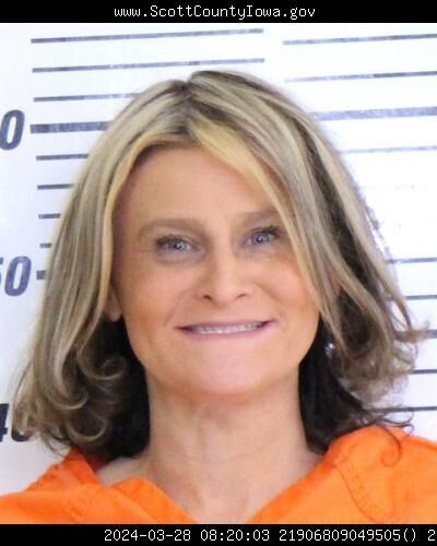 Linaya Rabel Woman allegedly stole from Iowa Quad-City Hy-Vee locations, used ...