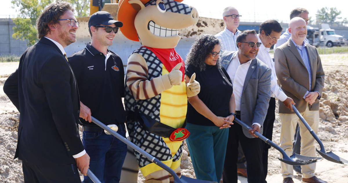 Photos: New Texas Roadhouse breaks ground in Moline